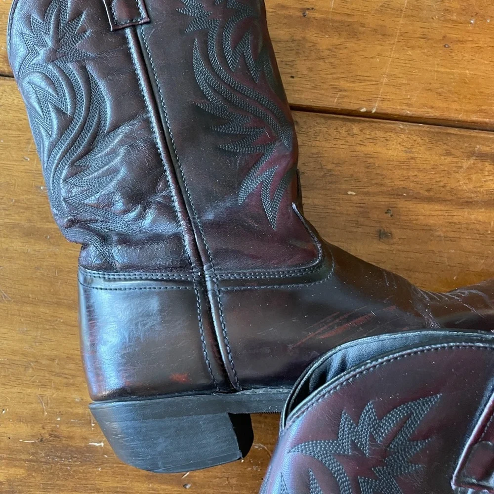 LAREDO Western Cowboy Boots  10.5 men’s or 12 women’s  maroon real Leather